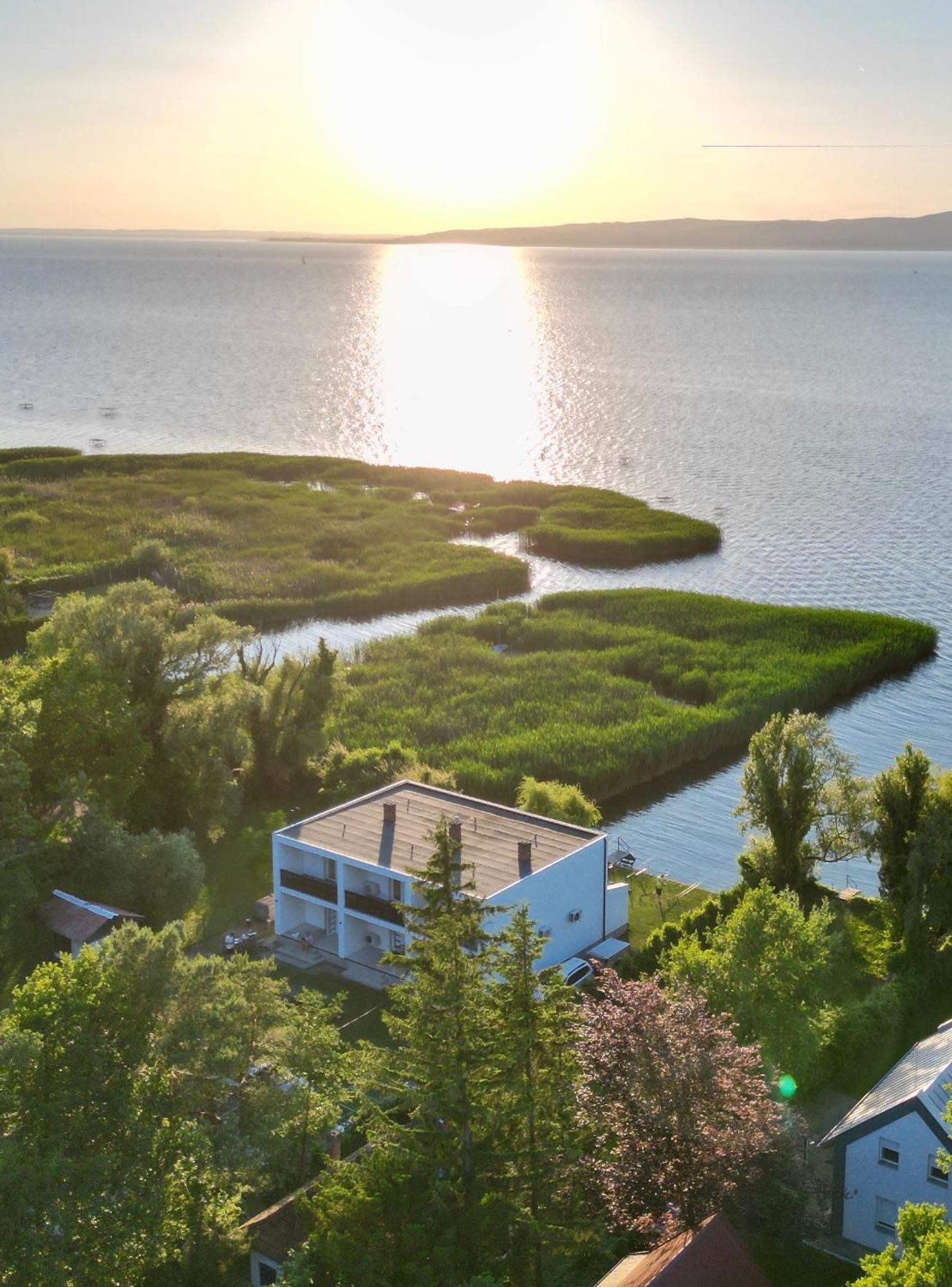 Balaton A Kertben - Balaton In The Garden - Beachfront Houses With Beautiful View, Private Beach Balatonfenyves Buitenkant foto