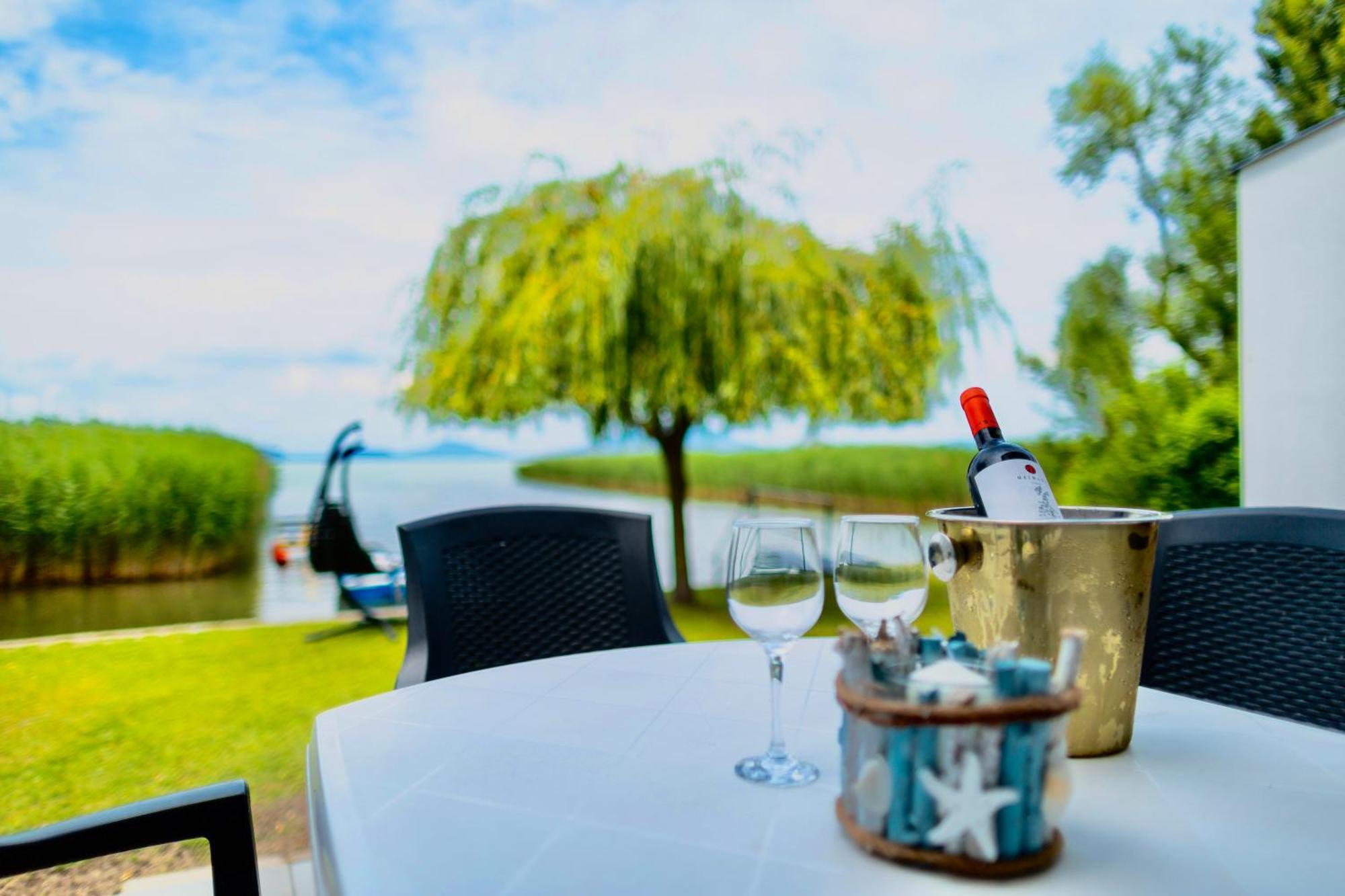 Balaton A Kertben - Balaton In The Garden - Beachfront Houses With Beautiful View, Private Beach Balatonfenyves Buitenkant foto