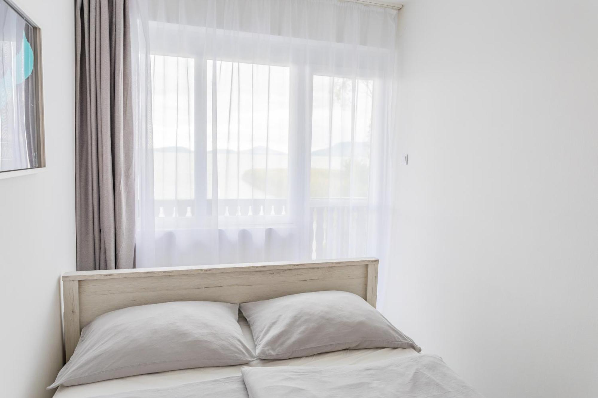 Balaton A Kertben - Balaton In The Garden - Beachfront Houses With Beautiful View, Private Beach Balatonfenyves Kamer foto